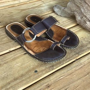 Born Captiva II Toe thong sandal.